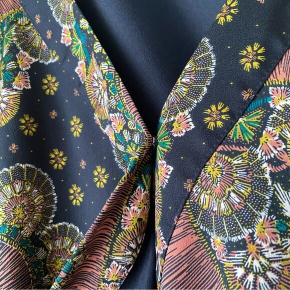 Point Sur J. Crew | Satin Crepe Paisley Floral Wrap Blouse Top V-neck Navy Large - Picture 4 of 8